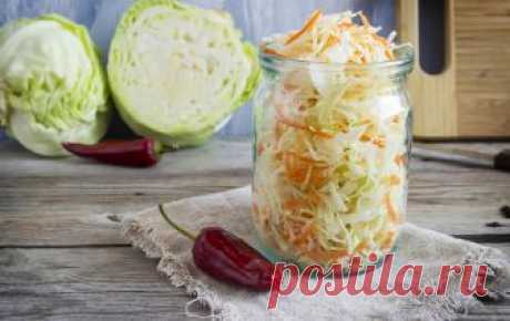 САМАЯ ПРОСТАЯ И ВКУСНАЯ КВАШЕНАЯ КАПУСТА
Не ругайтесь, опытные кулинары. Хочу поделится с неопытными) Даже не думала, что сама могу удивиться такому простому способу приготовления нашего любимого зимнего блюда. Поразил результат. Такую хрустящую, сочную, идеальную в плане соль-сахар капусту я пробовала лишь однажды. Та капуста созревала до пика вкусности в дубовой бочке, да с какими-то секретными добавками-травками. И я смирилась, что такую уже никогда не попробую. Но вот ...