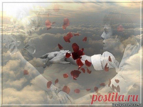 На цыпочках войди в мой чуткий сон,
Тихонько прогони случайных прочих,
Чтоб сердце застучало в унисон
Со звуками волшебной белой ночи.

Танцуют лихо звезды на волне,
Звучит в ночи негромко лунный бубен,
Под звуки Лиры в звездной вышине
По Млечному пути шагать мы будем.

Хочу быть рядом весь остаток дней
И чувствовать во сне твое дыханье,
Читать стихи ночами при луне
И честно на двоих делить желанья.