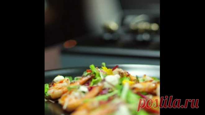 Сегодня учимся готовить салат с креветками с теплым медовом соусом
 Вооружаемся сотейником, гриль-сковородой и вперед!

Шаг 1

Показать полностью…