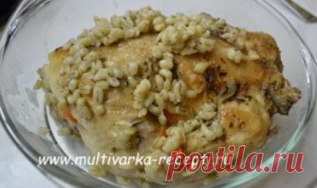 Курица, запеченная с перловкой в мультиварке