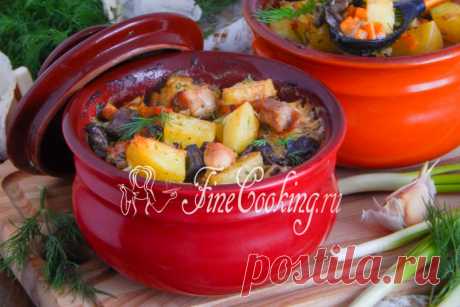 Картошка с курицей и грибами в горшочках