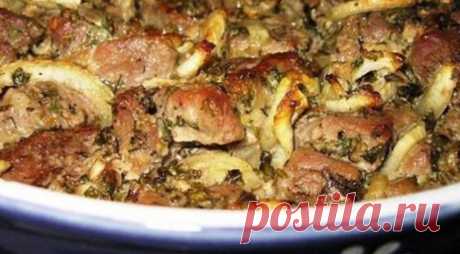 Ароматное мясо по-грузински  



Это ни чем не хуже шашлыка на природе — мясо в духовке или мясо по-грузински! Давно искала такой рецепт, мясо получилось сочное и мягкое… Грузинская кухня — кладезь удачных рецептов приготовления…