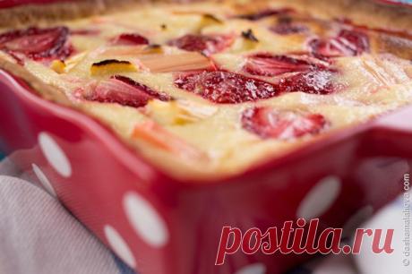 Рецепт «Пирог с ревенем и клубникой »