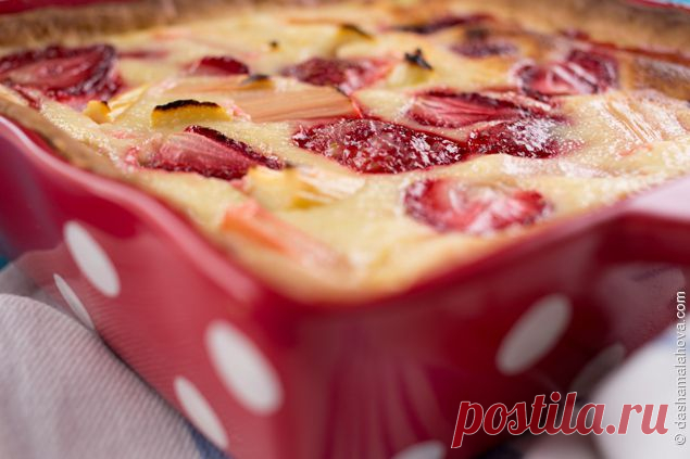 Рецепт «Пирог с ревенем и клубникой »