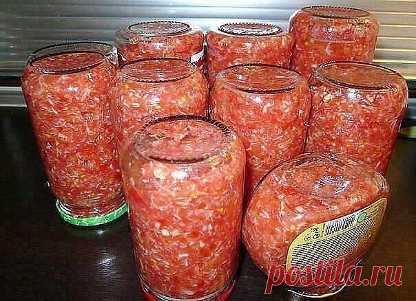 Хренодёр - хреновина - огонёк - много названий у этой приправы.

На 4 кг. томатов
1 кг. хрена(корни),
2 головки чеснока,
4 ст. л.соли,
4 ст.л. уксуса 9%,

Из всего этого получается 10 банок по 0,5 л.
Всё пропустить через мясорубку, хрен лучше молоть в пакет(одеть пакет на мясорубку), т.к. шанс 