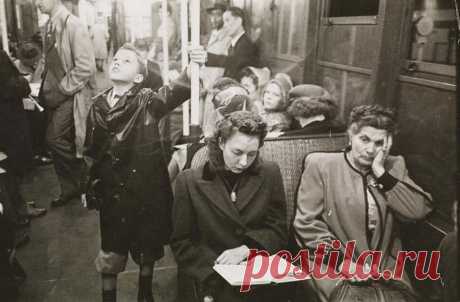 Фотографии нью-йоркского метро 1940-х, сделанные молодым Стэнли Кубриком До того как Стэнли Кубрик стал снимать великолепные научно-фантастические фильмы и фильмы ужасов, одной из его первых попыток прославиться стала работа в