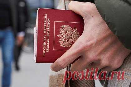 Направлявшихся на родину россиян обозвали лжецами на финской границе. Финский пограничник поставил направлявшимся на родину российским туристам отметку в базе, что они «лжецы». Два месяца назад супруги отправились из России в Европу через финскую границу. Госслужащих они заверили, что полетят в Стамбул. Но там планы туристов поменялись, и они вернулись в шенгенскую зону.