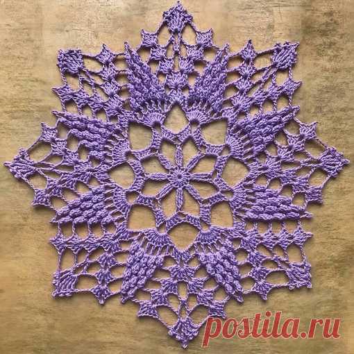 Нарядная салфетка крючком
#вязание_крючком@rukodeliamir