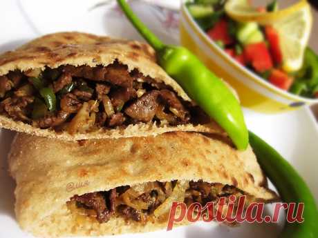 Печень по-египетски с питой и салатом 





Хочу поделиться с вами еще одним вкусным рецептом из Египта. Это из той же серии, когда идешь по улице, а запах просто сводит с ума... Такую печень готовят тоже прямо на улице, в маленьких перед…