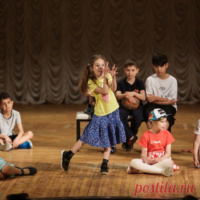 🎭 Школа театрального искусства для детей и подростков
💃 Опытная команда 🤩 Индивидуальный подход 🥳 Мероприятия
🌍 Город Самара ул. Льва Толстого, д. 94 📞 +7(927)207-07-20