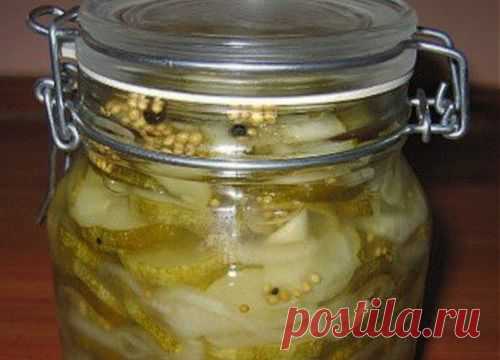 Салат из огурцов с луком и горчицей.