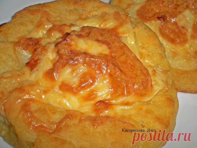 Вкусняшки из духовки – и мясное, и гарнир
Сегодня готовила еще один вариант картофельных лепешек в духовке – очень простое блюдо. Продукты для его приготовления, нужны самые обычные, никаких особых изысков, все вполне доступно и не сказать, чтобы слишком дорого, учитывая их вес. Ингредиенты: — Картошка вареная в «мундире», очищенная – 700 гр. — Яйца – 2 шт. — Мука (высший или первый […]
Читай дальше на сайте. Жми подробнее ➡