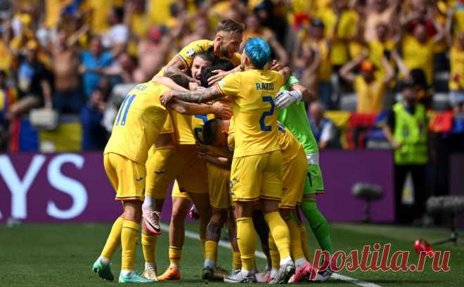 Украина проиграла первый тайм стартового матча на Евро. Первый тайм завершился со счетом 1:0, гол забил Николае Станчу после ошибки вратаря украинцев