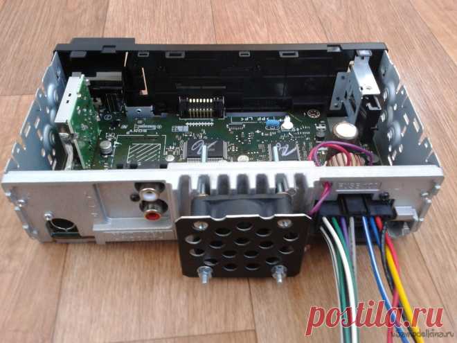 Доработка автомагнитолы Sony DSX-A30E Недавно я рассказывал о самодельном «музыкальном центре» для дачи и усилителе «Тонар», упоминая о том, что мне дома не хватало только FM приемника. Рассматривал вариант встраивания в усилитель FM приемника от какой-нибудь мыльницы, но это все было не то, хотелось помимо приемника иметь «лентяйку»,