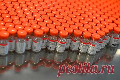 Кремль отказался комментировать данные о приостановке закупок «ЭпиВакКороны». На вопрос о приостановке закупок и поставок российской вакцины от COVID-19 «ЭпиВакКорона» должны отвечать в Минздраве или в оперативном штабе. Об этом заявил официальный представитель Кремля Дмитрий Песков, его цитирует ТАСС. Пресс-секретарь президента подчеркнул, что подобные вопросы не являются прерогативой Кремля.