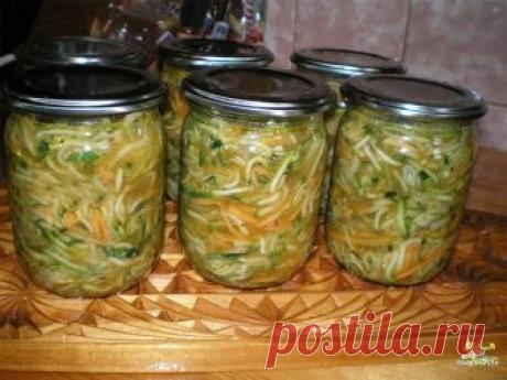 Кабачки по-корейски на зиму, долго не хранятся! Улетают)) Делайте сразу тройную порцию! (от подписчицы)

Ингредиенты
2,5 кг кабачков
0,5 кг моркови
0,5 кг лука

Для маринада:
1 стакан сахара
2 столовые ложки соли
0,5 стакана масла подсолнечного
150 гр уксуса
черный перец
1 пакетик для корейской моркови приправы

Способ приготовления
Если кабачок старый очистите кожицу, я не чистила, так как кабачки были молоденькие. Натереть на терке для корейской моркови кабачки и морковь...