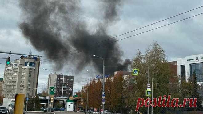 В Казани на крыше торгового центра произошел пожар. В Казани потушили пожар на крыше торгового центра "Бахетле". Об этом сообщает управление МЧС по региону. Инцидент произошел на улице Павлюхина. Пожарные оперативно прибыли на место. Выяснилось, что на кровле проводились работы, ...