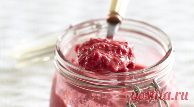 Хрен с малиной ИНГРЕДИЕНТЫ 200 г корня хрена 200 г замороженной малины 70 г сахара 1 ст. л. натурального яблочного уксуса ПОШАГОВЫЙ РЕЦЕПТ ПРИГОТОВЛЕНИЯ Шаг 1 Корень хрена очистить и натереть на мелкой терке или прокрутить в мясорубке...