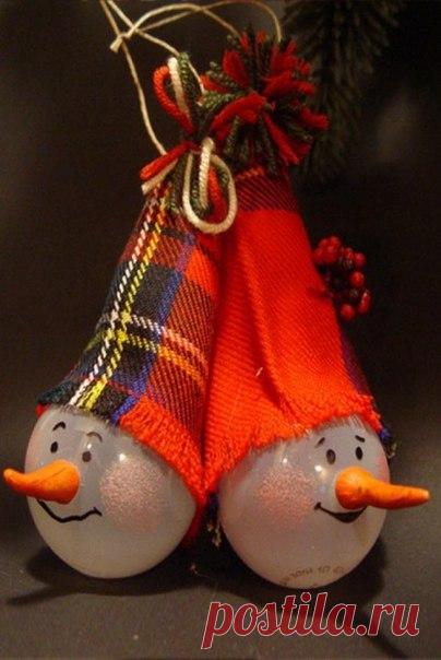 Елочные игрушки из старых лампочек своими руками
-------------------------------------------------------------
Почему не сделать интересные елочные игрушки из перегоревших ламп?!! Очень оригинальные и красивые подвески получаются на елку без особых денежных затрат.

Декупаж на лампочке ничем не отличается от любого другого.
Показать полностью…