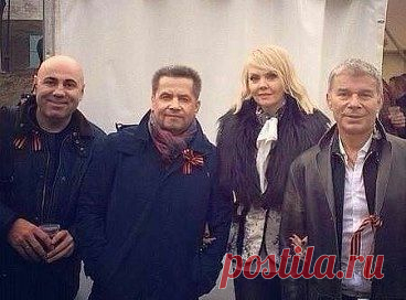 Их музыку можно любить или не любить, дело вкуса. Но признать то, что они не "прогнулись" и остались людьми — очевидно стоит