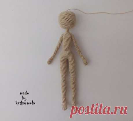 Бесплатная схема с описанием вязания каркасной куклы крючком из хлопковых ниток на проволочном каркасе. Авторская схема с фото и видео от Katkarmela.