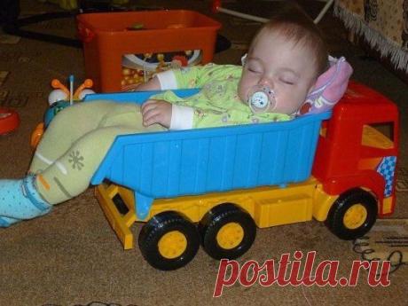 Дальнобойщик на привале.., поставьте ему класс пожалуйста....