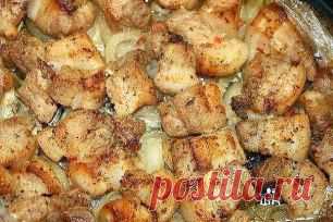 шашлык в духовке на луковой подушке