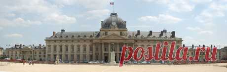 Военная школа или Военное училище — обширный комплекс зданий различных военных учреждений Франции, расположенный в 7-м округе Парижа, в юго-восточной части Марсова поля.