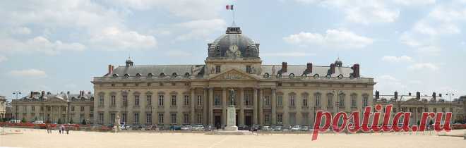 Военная школа или Военное училище — обширный комплекс зданий различных военных учреждений Франции, расположенный в 7-м округе Парижа, в юго-восточной части Марсова поля.