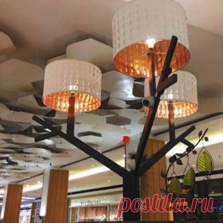 I was just walking at a mall today, minding my own business when I spotted this hack at a quaint little cafe called Tea Verandah. NYMO lampshades on this tree light structure. Nice!
.
#ikeaspotting #ikeahack #lampshade #treelighting