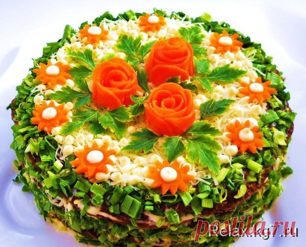 Закусочный торт из куриной печени