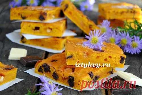 Тыквенный пирог с кусочками темного и белого шоколада, рецепт с фото
