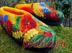 Войлок и фетр: "Коллекция домашних тапочек от Irina U" (Чехия, Прага) 

Дорогие подписчики, мы вас просто знакомим с творчеством Ирины. 

А также прилагаем 3 видео МК других мастеров, чтобы понять принцип работы в этой технике.
•••








•••в продолжении ещё фото
13:00Мастер класс маленькие сувенирные валенки
в продолжении видео