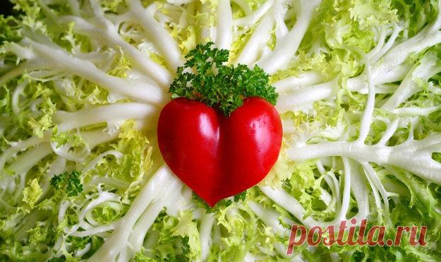 #Вегетарианцы реже страдают от хронических заболеваний, таких как сердечно-сосудистые #заболевания, высокое кровяное #давление, #сахарный_диабет 2 типа, #ожирение или различные виды рака. 
- Но как насчет здоровья костей? Что нужно здоровым костям? На что следует обратить внимание?

Может ли вегетарианство вызвать симптомы дефицита?