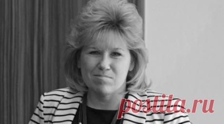 «Думали, проживёт минимум сто лет»: скончалась олимпийская чемпионка по биатлону и лыжным гонкам Анфиса Резцова. В возрасте 58 лет ушла из жизни Анфиса Резцова. Трёхкратную олимпийскую чемпионку госпитализировали 15 октября, а спустя четыре дня она скончалась в реанимации от остановки сердца. Мир биатлона и лыжных гонок потерял настоящую легенду, ведь никому до и после неё не удавалось завоевать золото Игр в этих двух видах спорта. На дистанции Резцова часто была на порядок сильнее соперниц, а…