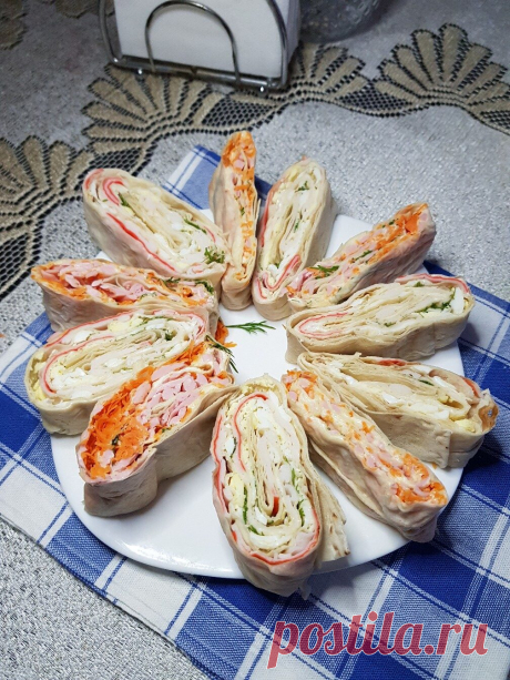 Рулетики из лаваша с разнообразными начинками для праздничного стола - пошаговый кулинарный рецепт приготовления с фото, шаг за шагом.