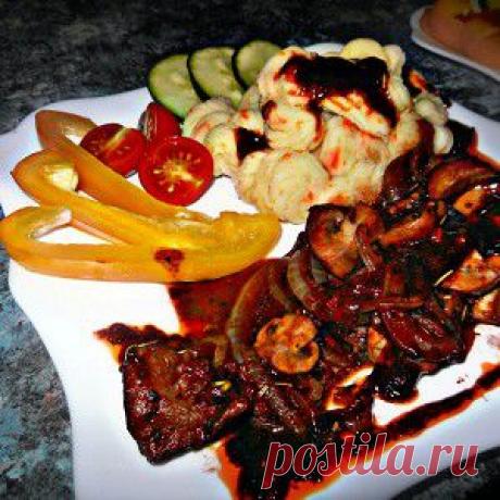 Петух в вине (Coq Au Vin)
Очень необычно и вкусно!