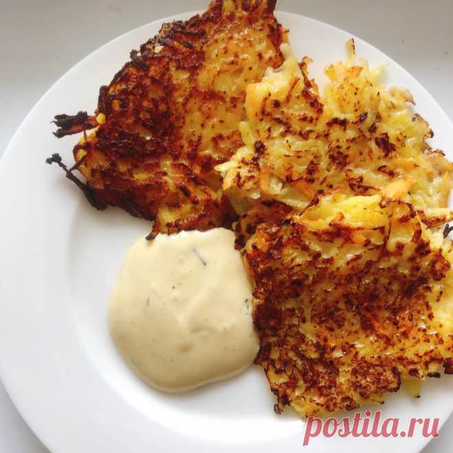 Драники с морковкой и картошкой - рецепт с фото В этой статье мы расскажем  о том,  как приготовить вкусные драники с морковкой и картошкой.  Пошаговый рецепт с фото смотрите далее.