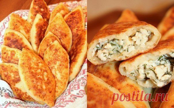 Жареные пирожки с куриным фаршем, сыром и зеленью