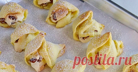 Печенье "Ракушка"     4 яйца  100 г масла или маргарина  200 г сметаны  1 ч.л. разрыхлителя  2,5 чашки муки  изюм, грецкие орехи  200 г сахара  сахарная пудра...