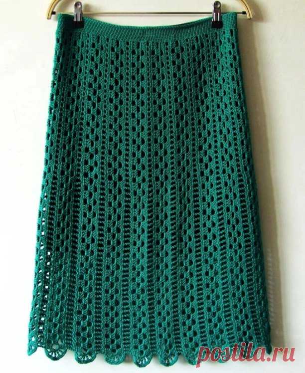 С добрым утречком мастерицы!

Юбочка хоть и не сложная, но идея может кому-то пригодится. Да еще и со схемой. Решила поделиться с утра этой моделью.

А вы любите носить юбочки?