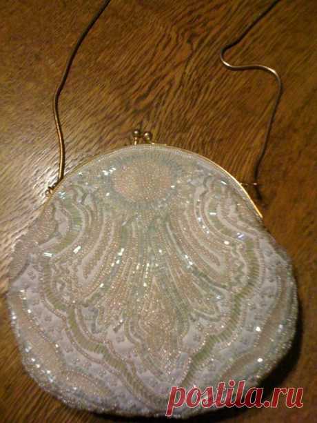 Vintage Beaded Evening Bag with gold chain Shoulder Strap