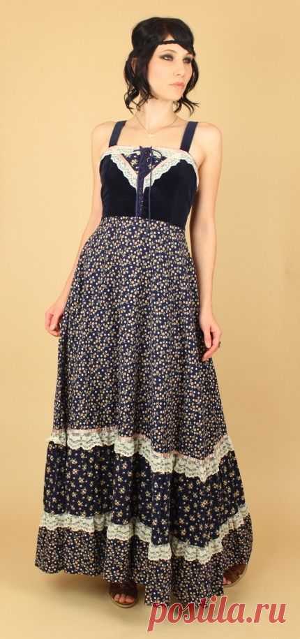 ViNtAgE Gunne Sax Calico Corseted Maxi Dress circa 1970s