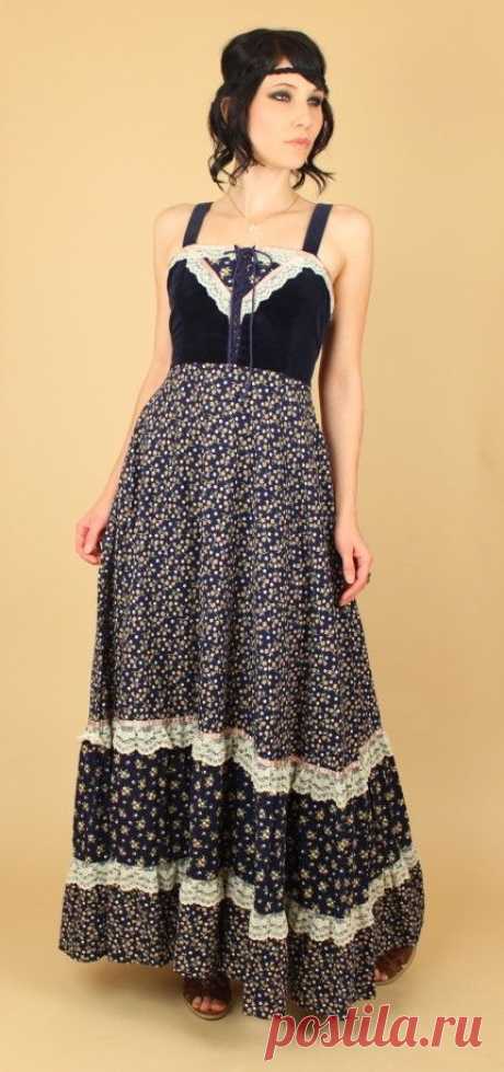 ViNtAgE Gunne Sax Calico Corseted Maxi Dress circa 1970s