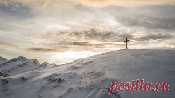 У перевала Дятлова найдены таинственные гигантские рисунки Новое открытие снова наталкивает на мысль о том, что причиной смерти туристов на перевале Дятлова могло стать паранормальное явление.