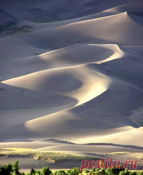 Random happiness ... - justemoinue2: Graceful Hills Great Sand Dunes...