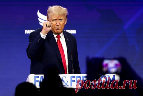 В США ожидают добровольной сдачи Трампа. Экс-президент США Дональд Трамп, возможно, добровольно сдастся властям в тюрьме округа Фултон в конце следующей недели. Об этом сообщает CNN со ссылкой на информированный источник в правоохранительных органах. Трамп, отрицающий вменяемые ему преступления, пока не делал никаких заявлений насчет возможной сдачи.