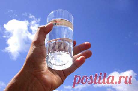 «Опусти стакан!» — необычная притча о том, как надо относиться к проблемам