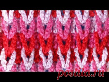 Разноцветный узор из длинных пико
1 ряд. Пропускаем три воздушные петли. 2 столбика с накидом по одному в каждую петлю. Пико из одиннадцати воздушных петель. Повторяем раппорт, обозначенный звёздочками: *3 столбика с накидом. Пико из 11 воздушных петель.* 
2 ряд. Переворачиваем работу. Вяжем все петли столбиками без накида той же ниткой. При этом пико отгибаем на лицевую сторону.
Продолжение - по ссылке