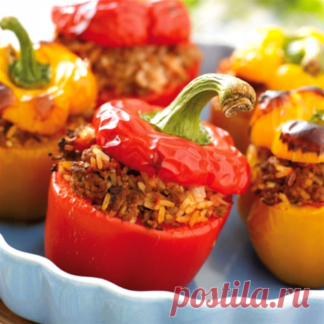 Фаршированный перец 
Рецепт приготовления вкусного фаршированного болгарского перца с начинкой из риса, помидор и говяжьего фарша.